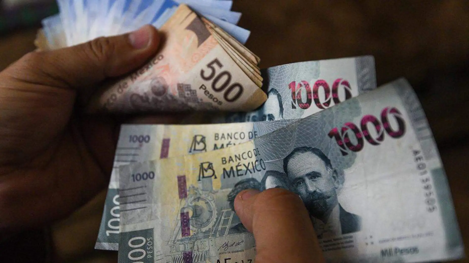 Existe la idea de que el dinero que ahorran los mexicanos, sin importar el instrumento que se utilice, se encuentra libre del pago de impuestos